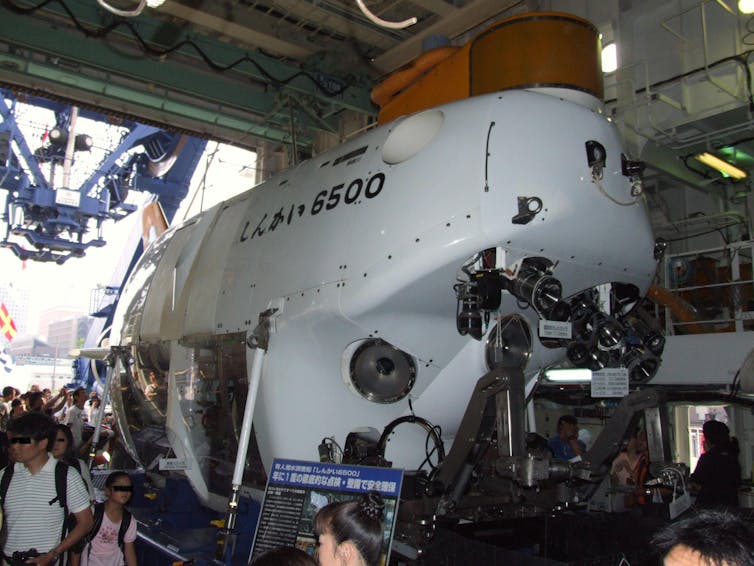 Japan's Shinkai 6500 submersible.