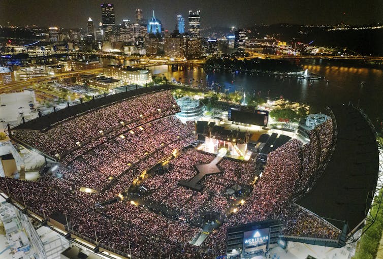 Taylor Swift tampil di Pittsburgh, Pennsylvania pada Jumat 16 Juni 2023.