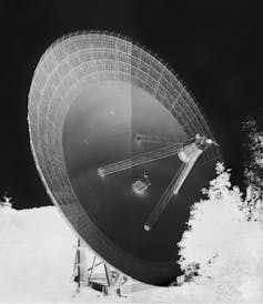 A black and white fuzzy image of a radio telescope.