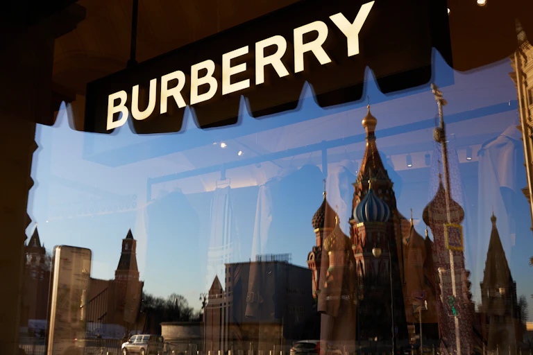 a glass window displays the logo Burberry and reflects st basil's cathedral and the kremlin