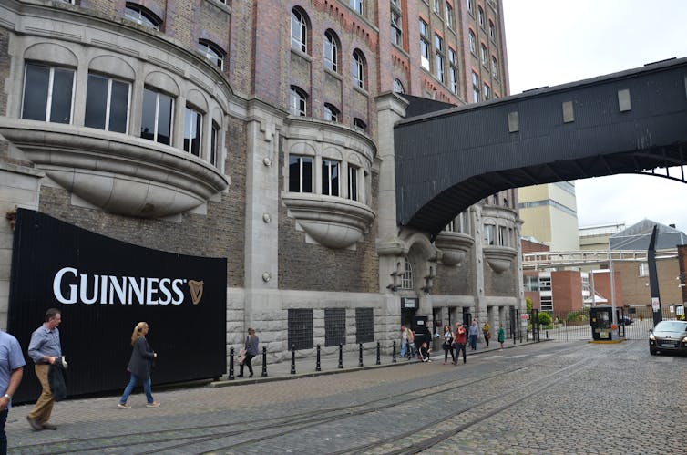 Exterior de la fábrica de cerveza Guinness en Dublín (Irlanda).
