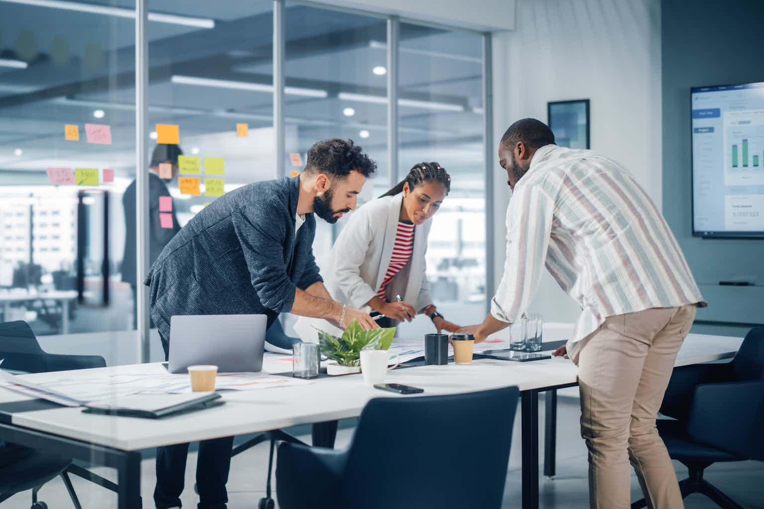 برای موفقیت در این مسیر، همراهی یک تیم متخصص در بازاریابی ضروری است تا محصول یا خدمت نوآورانه شما را بهدرستی به بازار معرفی کند.