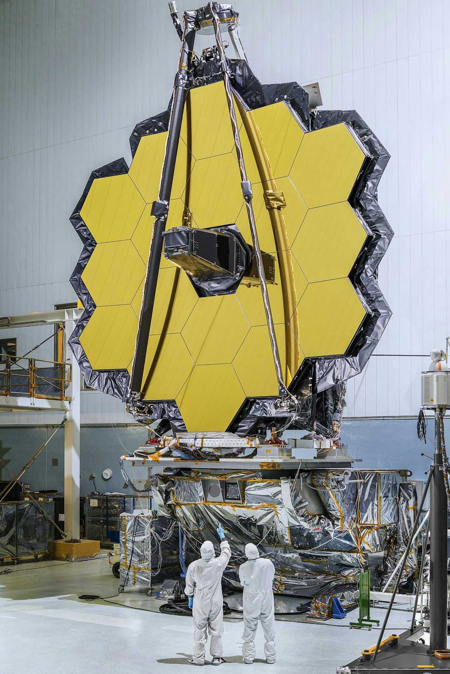 A new, thin-lensed telescope design could far surpass James Webb ...