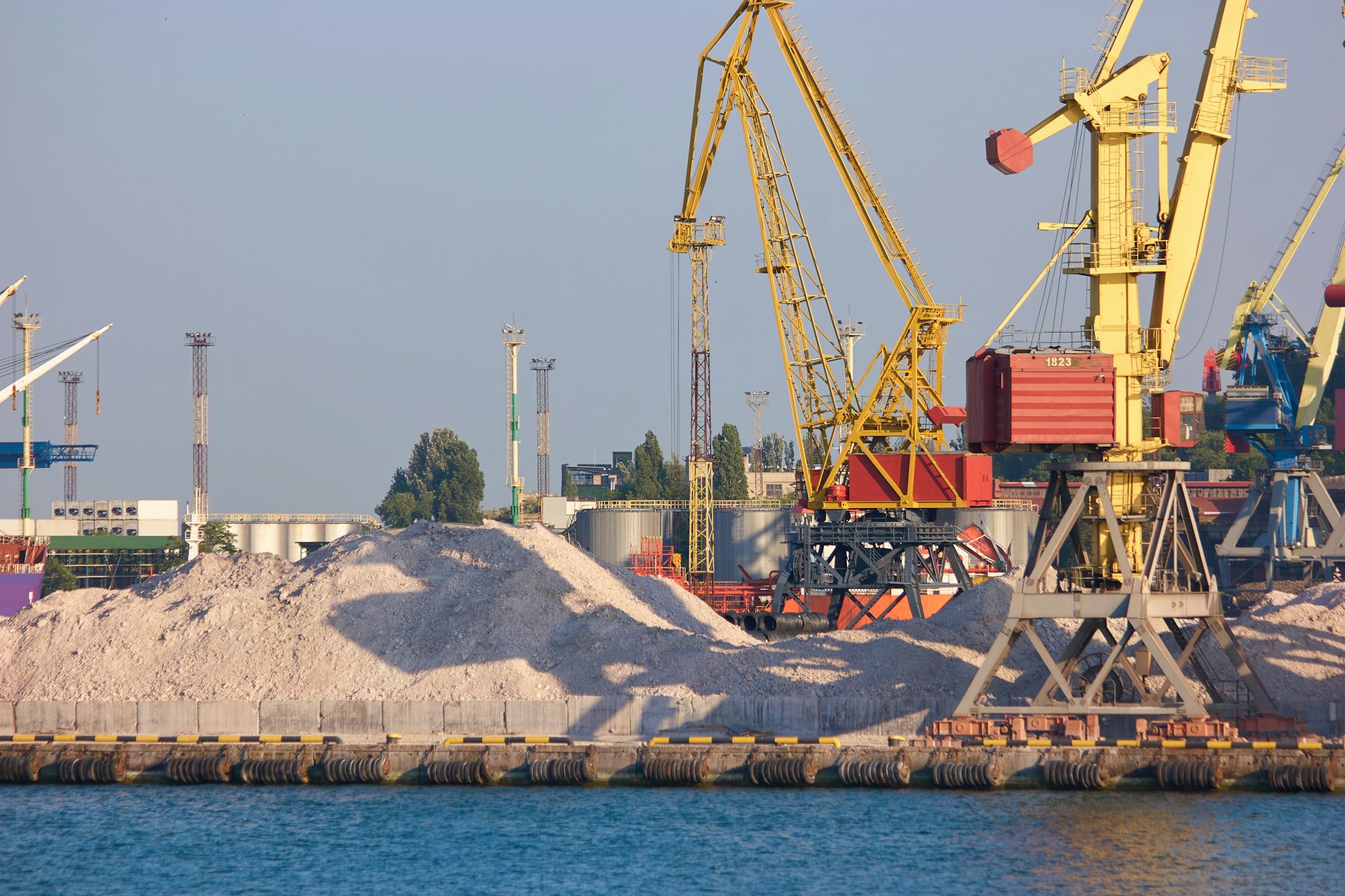 Ekspor pasir kembali dibuka, bagaimana nasib masyarakat rentan di daerah pesisir?