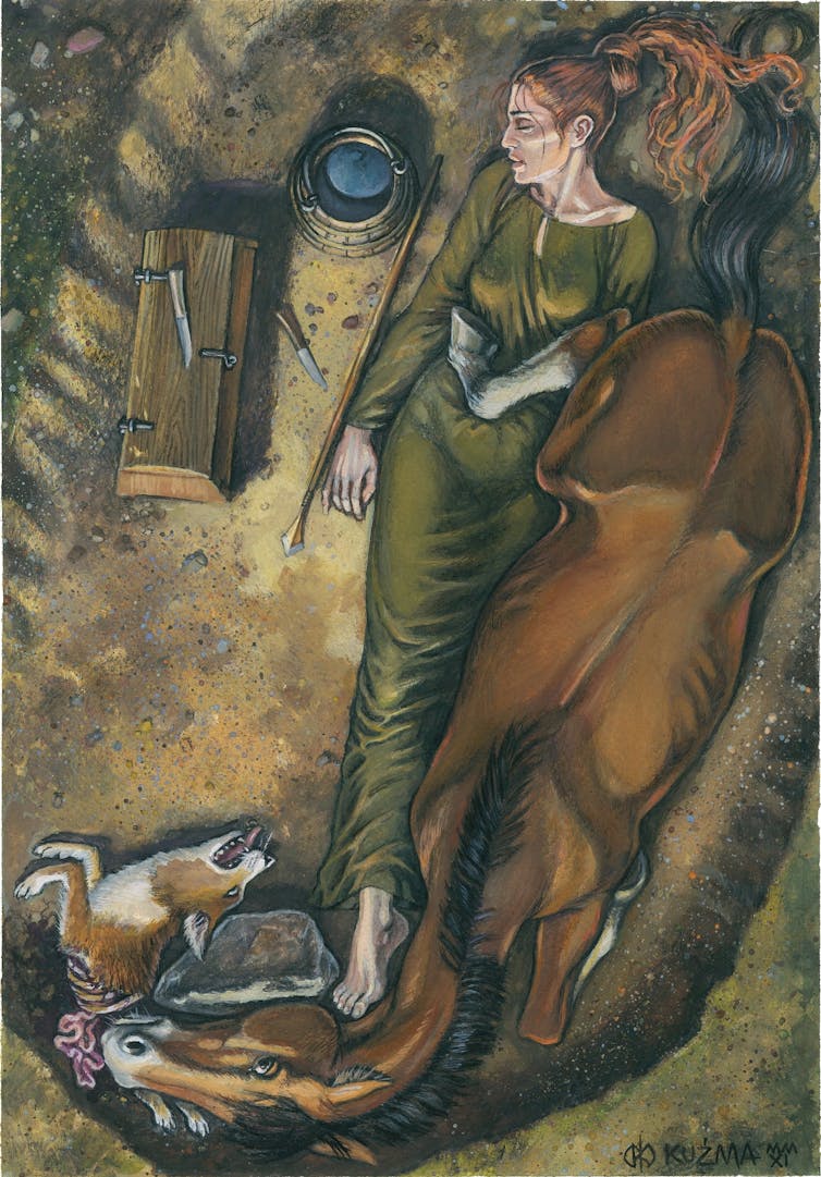 O femeie cu cap rosu intr-o rochie lunga verde, ingropata cu un cal maro.