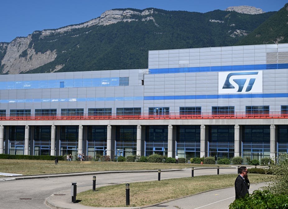 Vue de l'usine de Crolles du groupe franco-italien STMicroelectronics, près de Grenoble (Isère).