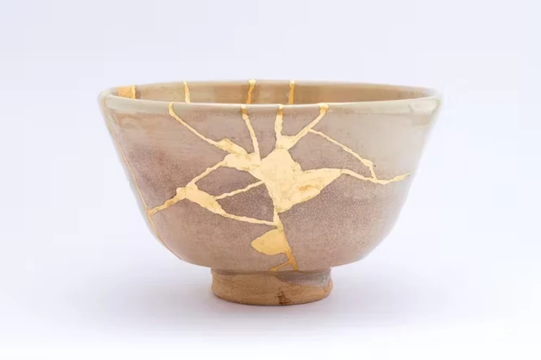 Kintsugi sebagai seni dan filosofi