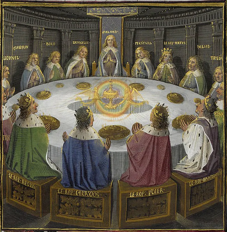 Ilustración de una mesa redonda alrededor de la cual se sientan varios caballeros con capa.