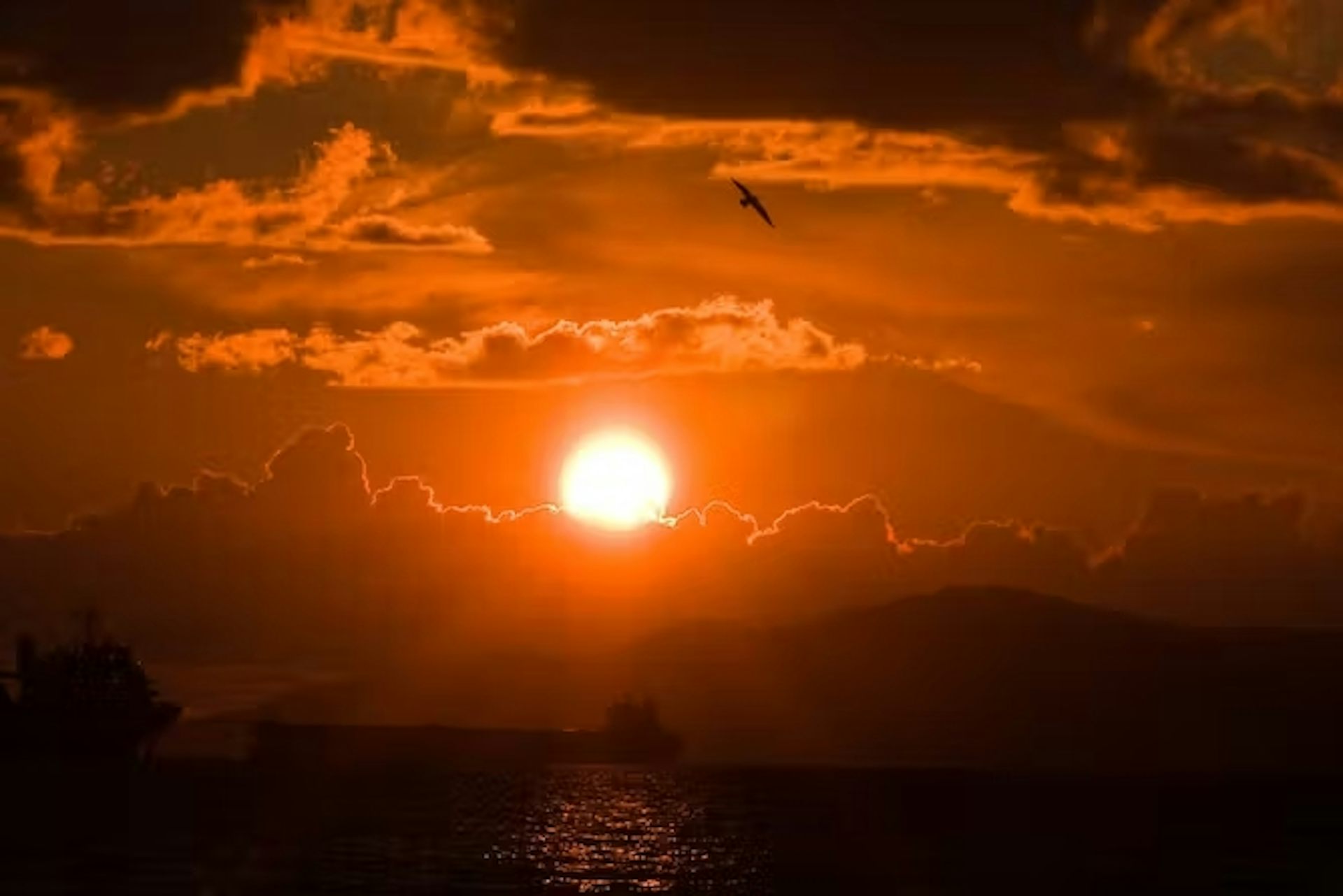 Mengapa Matahari berwarna oranye padahal bintang putih lebih panas?