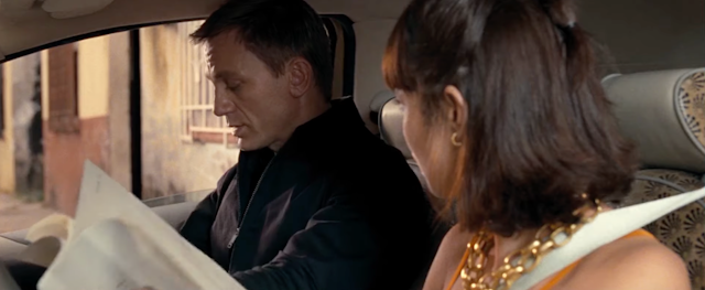 James Bond et Camille Montes Rivero (Olga Kurylenko) dans une voiture