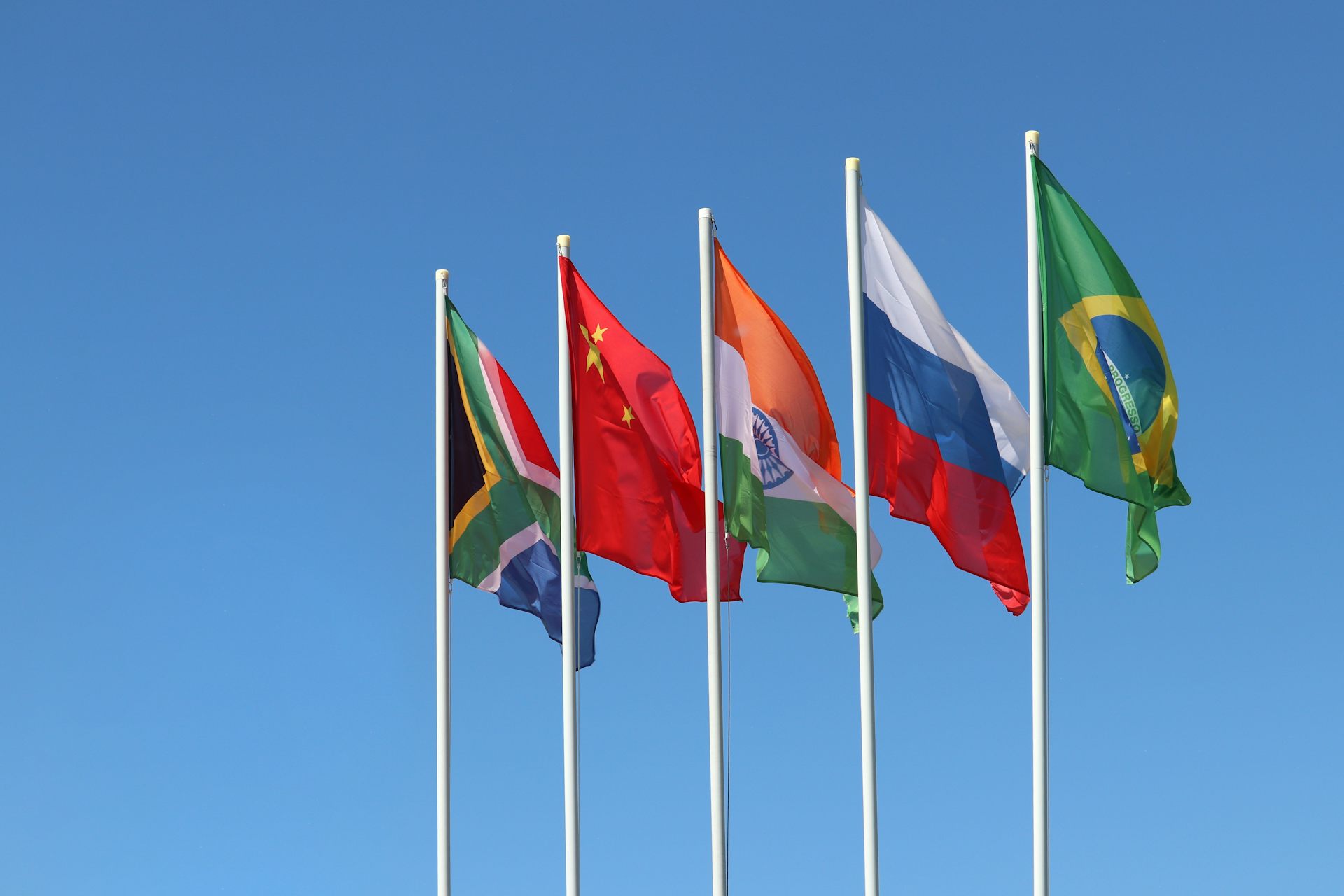 Jokowi akan hadiri KTT BRICS, apa manfaatnya untuk Indonesia?