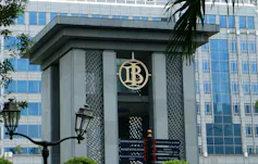 Bank Indonesia bertugas mengatur penerbitan dan penarikan rupiah sesuai kebutuhan masyarakat.