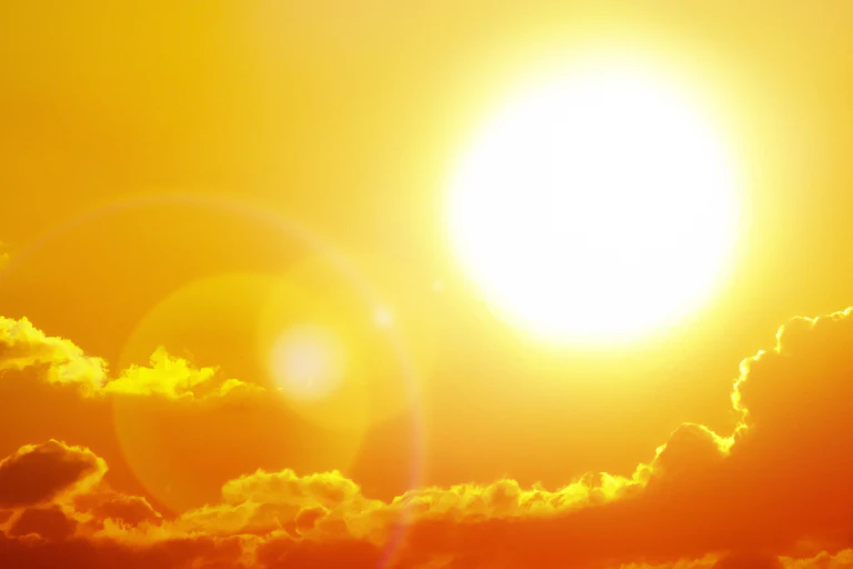 Photo de soleil irradiant le ciel ciel