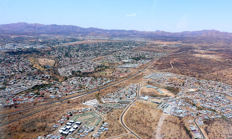 Vue aérienne de Windhoek, capitale née en plein désert