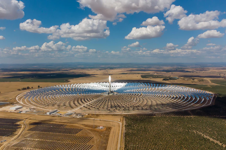 Planta de energía termosolar.