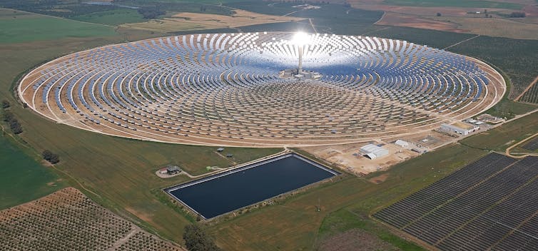 Planta de energía termosolar.