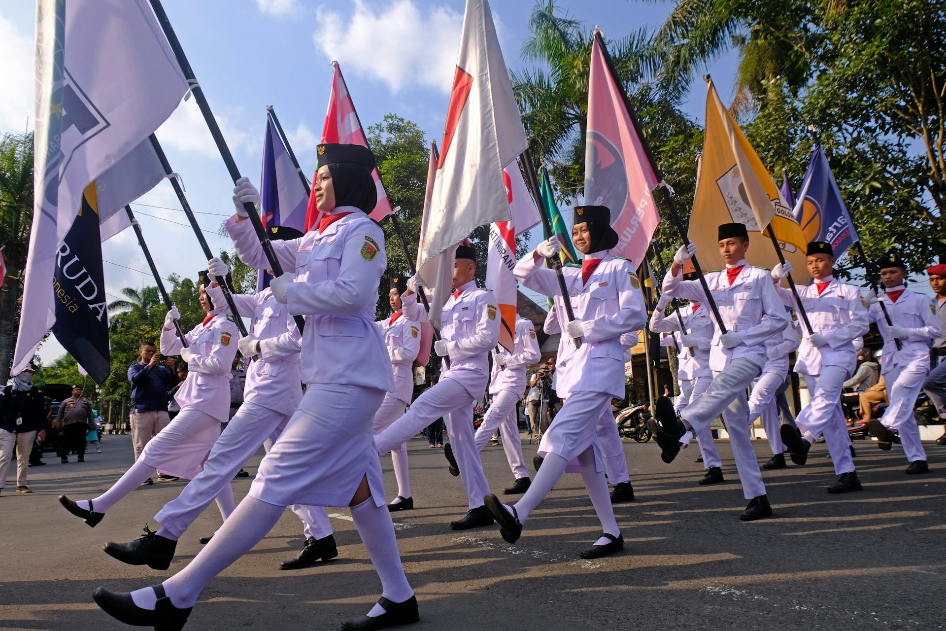 PDI-P vs PSI: Bagaimana cara kedua partai ini memandang pemilih muda dan media sosial?