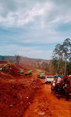 Aktivitas penambangan nikel di Morowali Utara, Sulawesi Tengah.