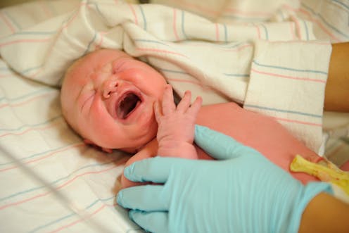 Недели ребенок жизнеспособен. Новорожденные в 30 недель. Новорожденный после родов.