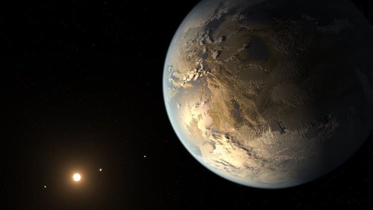 Recreación de Kepler-186f, el primer planeta de tamaño similar a la Tierra descubierto en la zona habitable de una estrella en 2014. Como parte de la búsqueda de inteligencia extraterrestre, el Allen Telescope Array buscó emisiones de radio del sistema Kepler-186 durante un mes. No se encontraron señales atribuibles a tecnología extraterrestre. Ahora pensamos que es poco probable que el planeta tenga vida actualmente.NASA Ames/JPL-Caltech/T. Pyle, CC BY