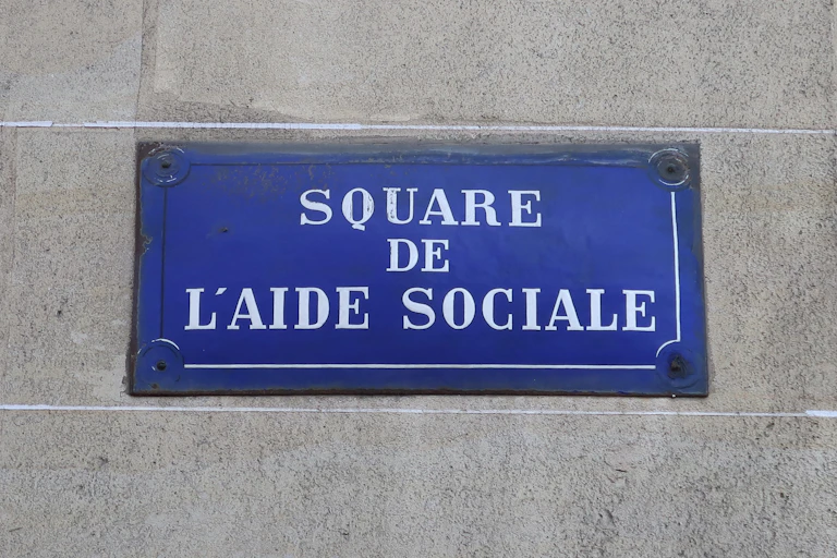 Plaque du square de l'Aide Sociale à Paris 14e