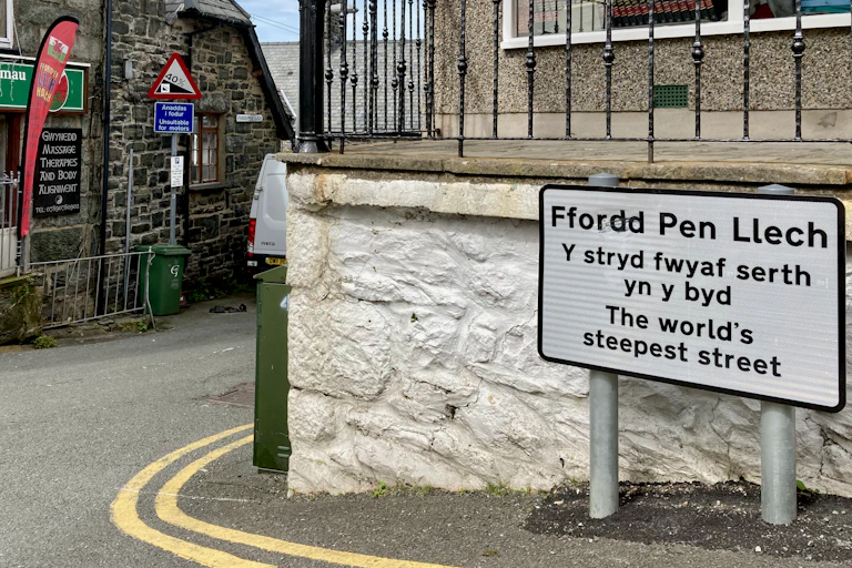 Sign for Fford Pen Llech, said to be the world's steepest street