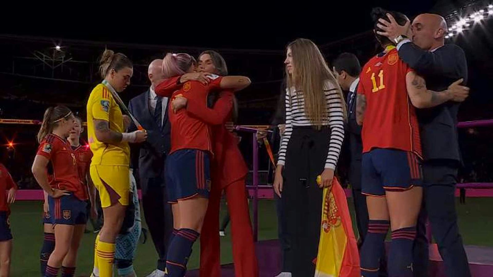 Cuáles son las claves judiciales del beso en los labios de Luis