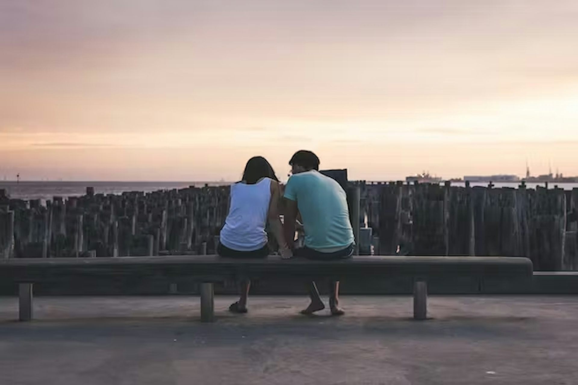 Terjebak di 'situationship' dan 'talking stage'? Berikut panduan percintaan modern bagi anak muda