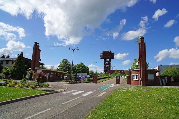 Image du centre industriel avec les anciens bâtiments de l’industrie minière