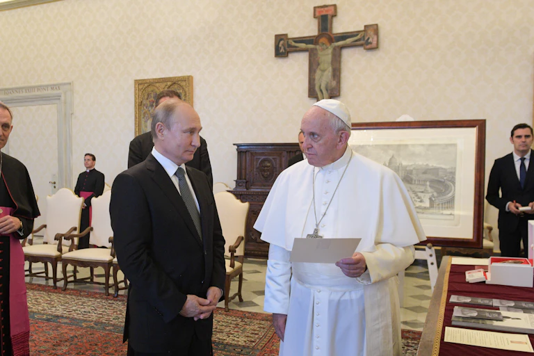 Russian president Vladimir Putin with Pope Francis at the Vatican, 2019.