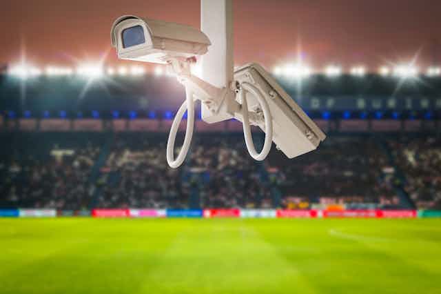 camera de surveillance au dessus d'un stade