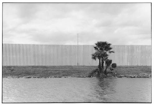 photographer Zoe Leonard documents the US–Mexico border
