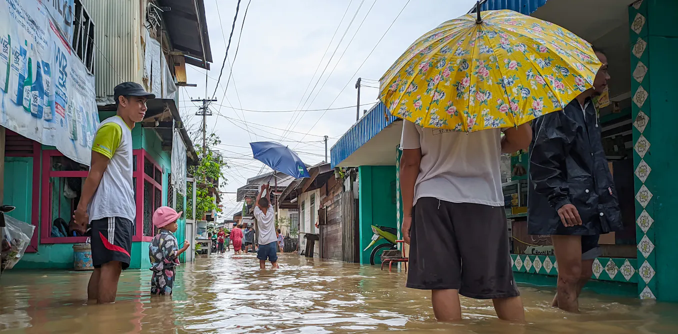 Poor Weather Fast Roping Indonesian urban poor suffer the most in extreme weather caused by ...
