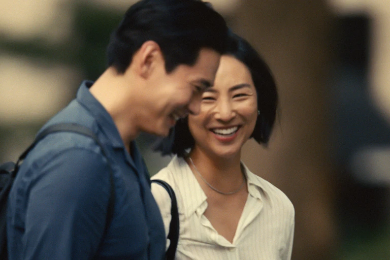 Nora smiles at Hae-Sung.