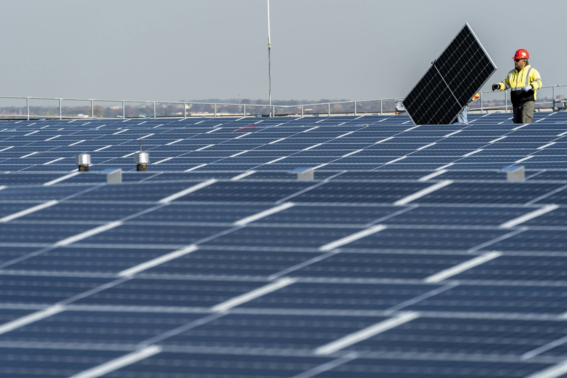 Bagaimana upaya daur ulang bisa jadi solusi kelangkaan mineral untuk energi terbarukan