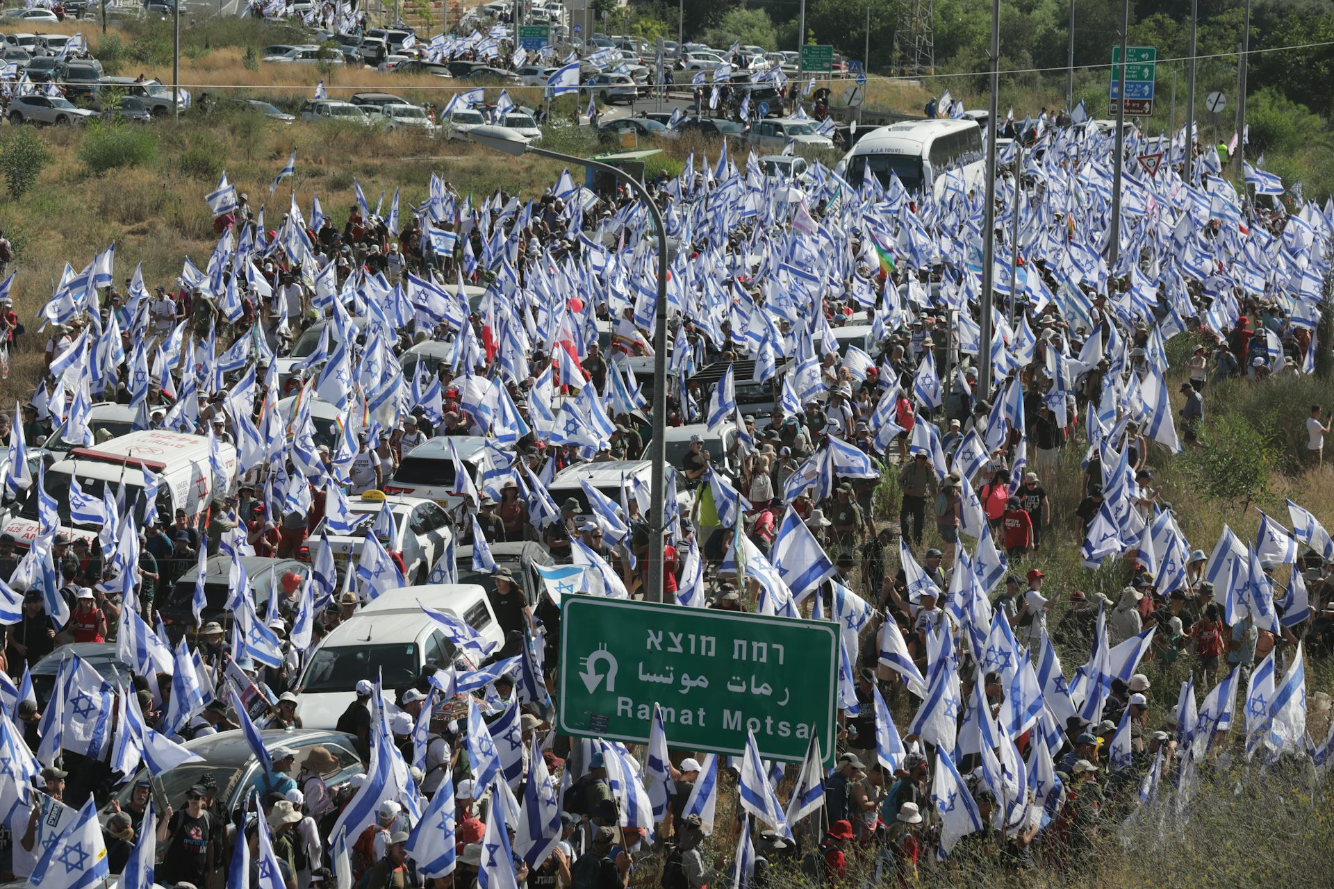 Thousand of Israelis march towards Jerusalem carrying national flags.