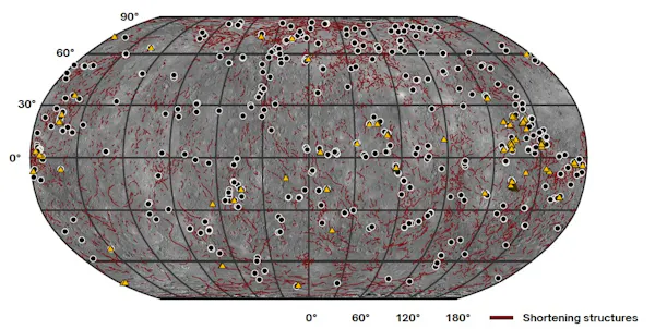 Mapa global de estructuras acortadas sobre escarpes lobulados