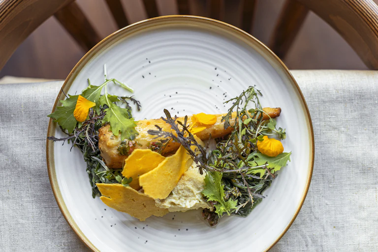 Un plat gastronomique au restaurant.