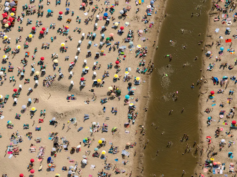 Vue aérienne de plage néerlandaise