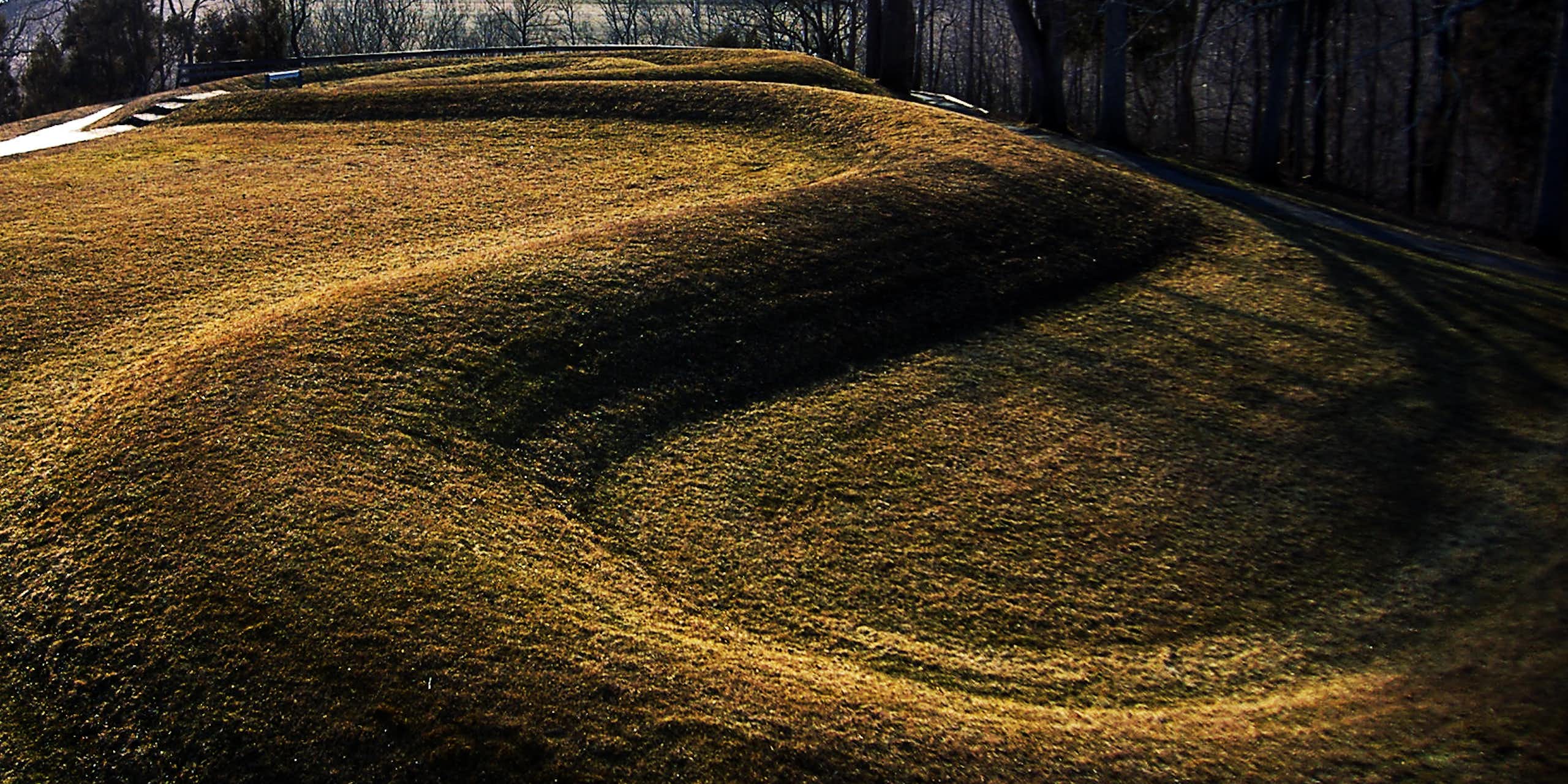 A park ground with a serpent-shaped mound.