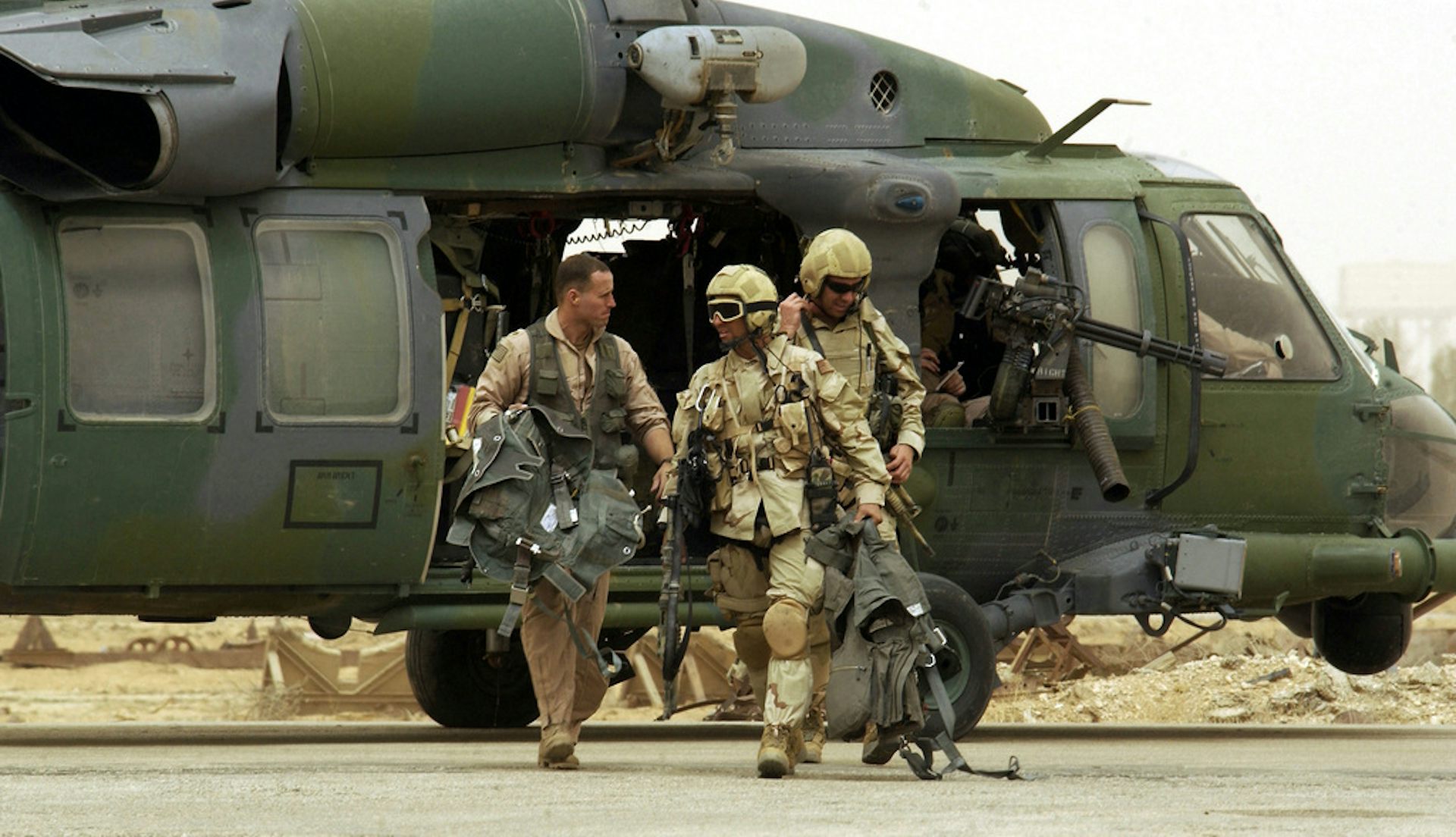 Les forces d’opérations spéciales de l’US Air Force et un pilote secouru après une mission de sauvetage réussie