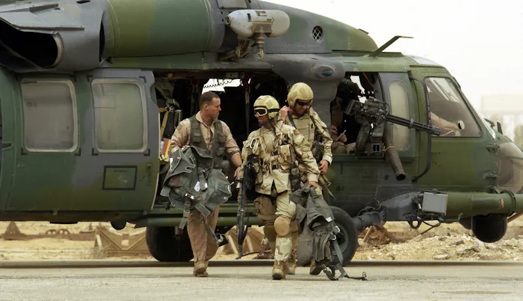 Les forces d’opérations spéciales de l’US Air Force et un pilote secouru après une mission de sauvetage réussie