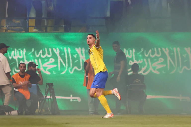 La vedette portugaise du club saoudien Nassr, Cristiano Ronaldo, célèbre un but lors d’un match à Riyad, le 22 septembre 2023.