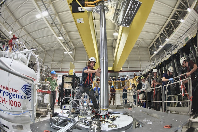 Insertion of the ALPHA-g apparatus