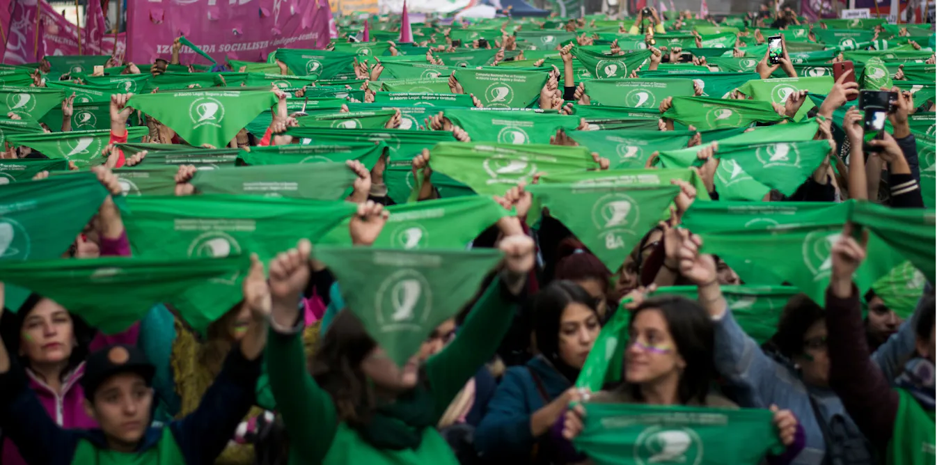Breve historia del aborto: de las antiguas hierbas egipcias a la lucha actual contra el estigma