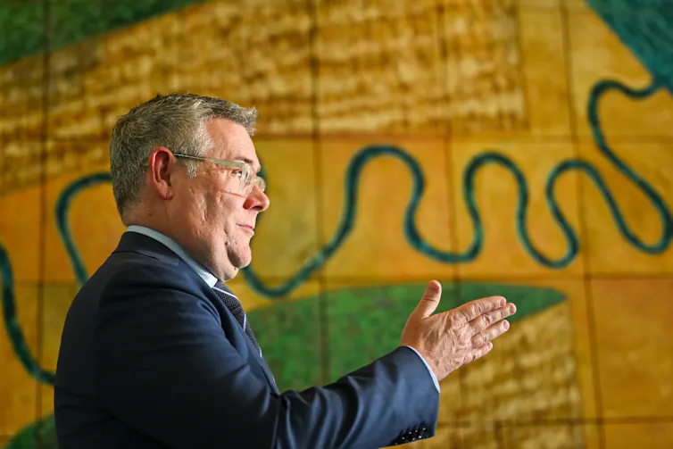 murray watt emergency minister