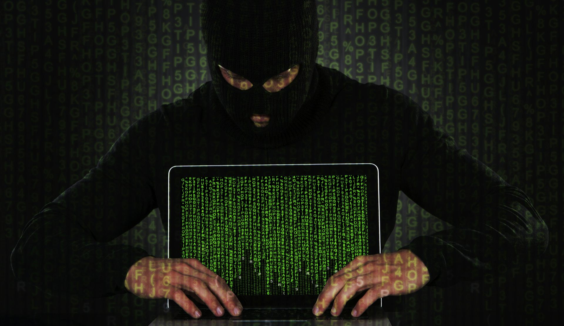 Комп хакера. Фото хакера. Фото хакера. Анонимный хакер. Хакеров без предоплаты.