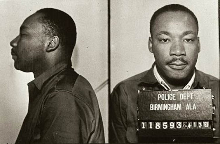 Photographie de Martin Luther King incarcéré en 1963 suite à sa participation à une manifestation pacifique pour les droits civiques des Noirs Américains
