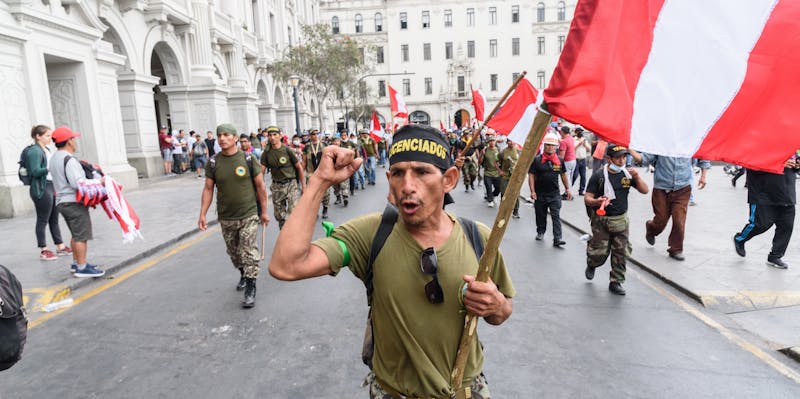 Perú empieza a caer en picado y cada vez se complica más su regeneración política