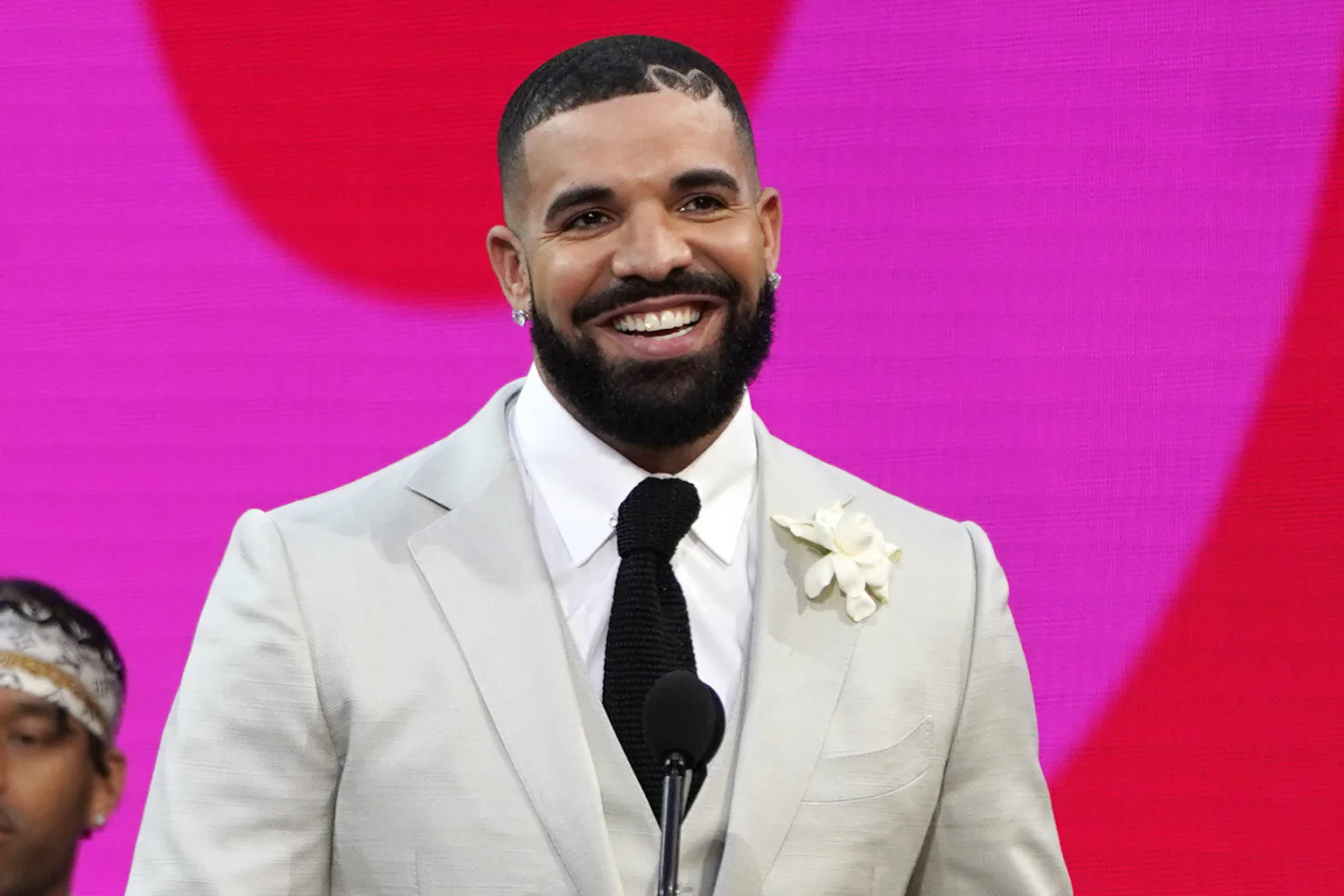 How Canadian R&B artists like Drake and Justin Bieber complicate ideas ...